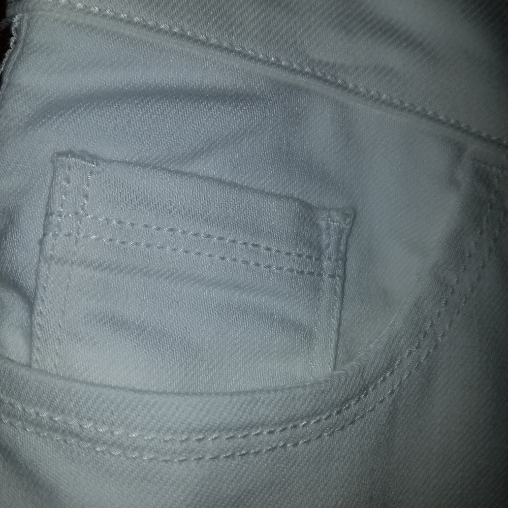 Womens Old Navy White Denim Capri Pants - Picture 4 of 4